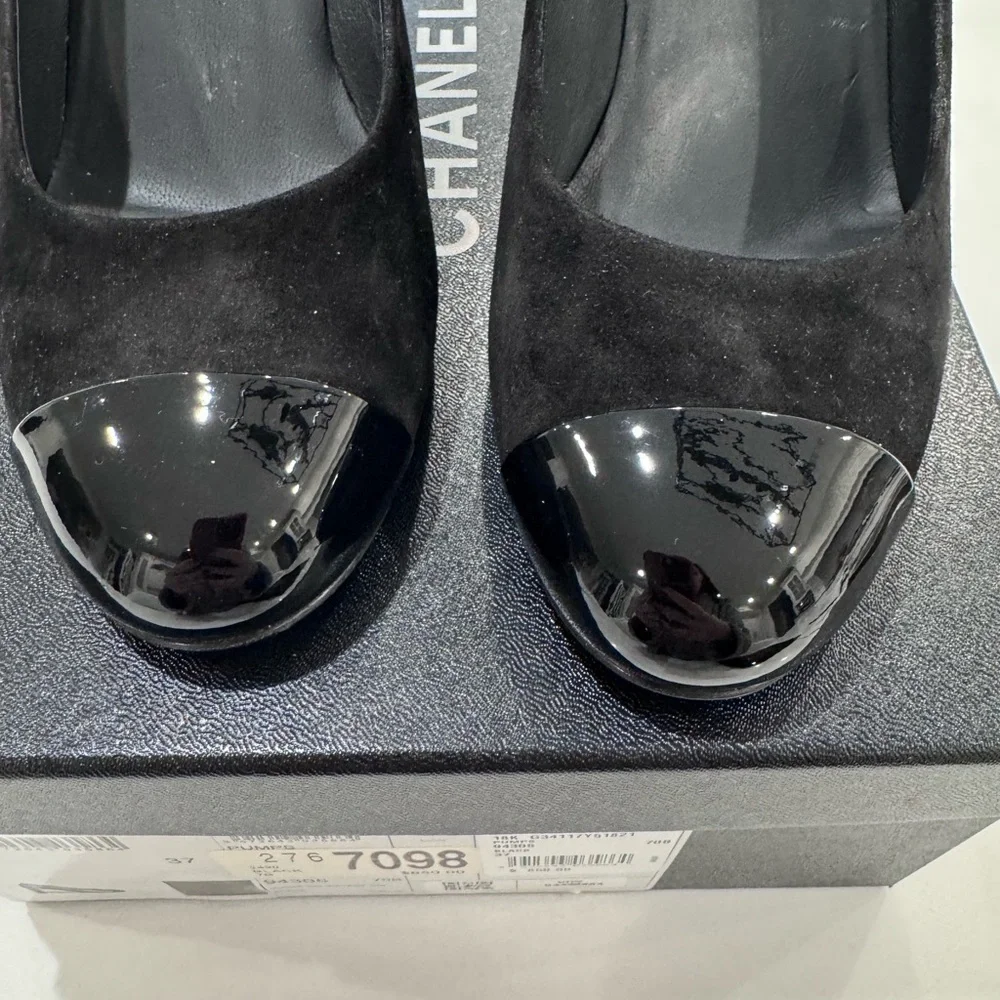 Chanel CC Logo Black Suede & patent gold CC logo Heel Round Toe Pumps EU 37